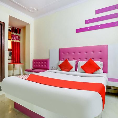 Hotel O Tushar Continental Új-Delhi Kültér fotó