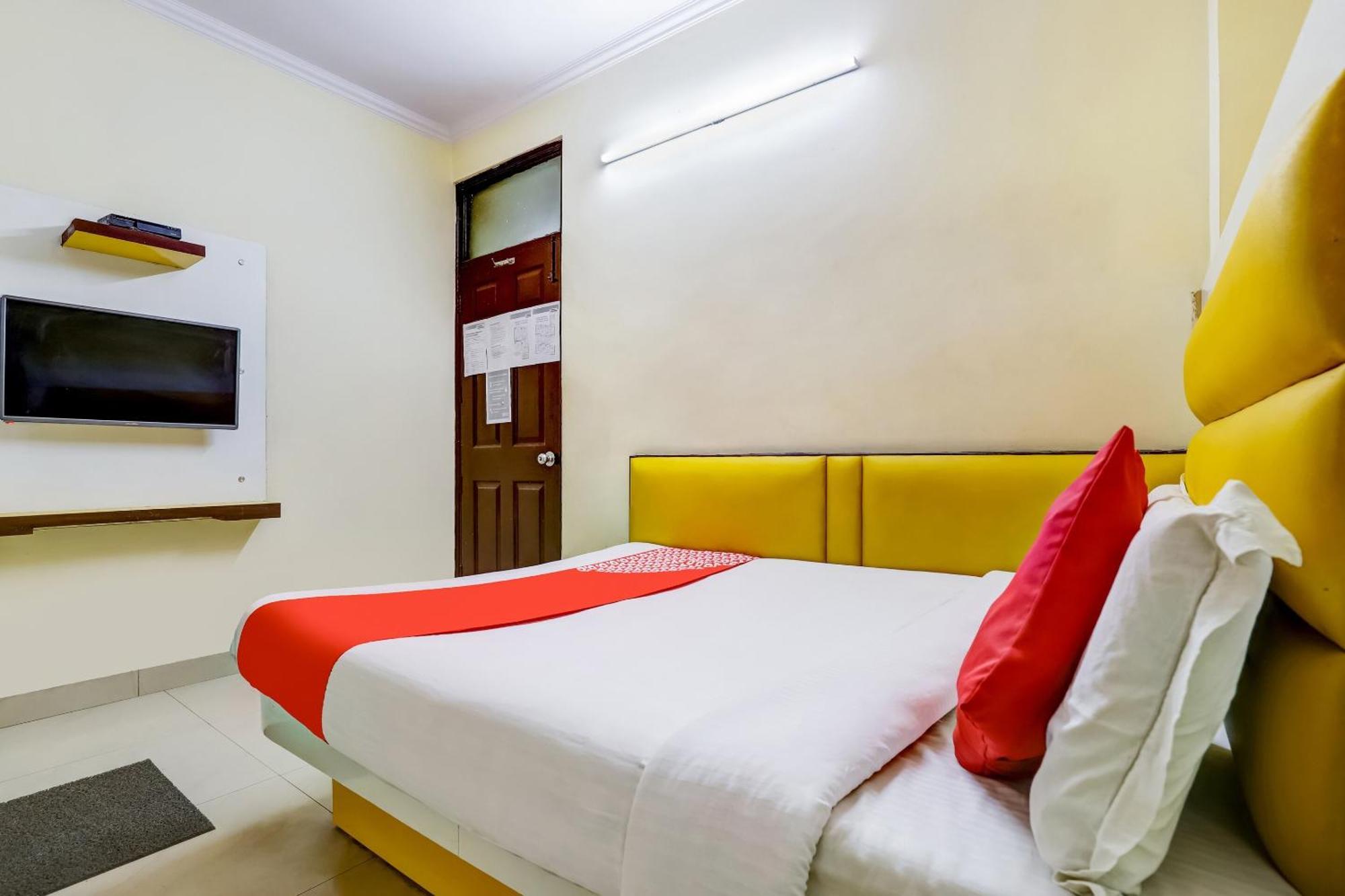 Hotel O Tushar Continental Új-Delhi Kültér fotó