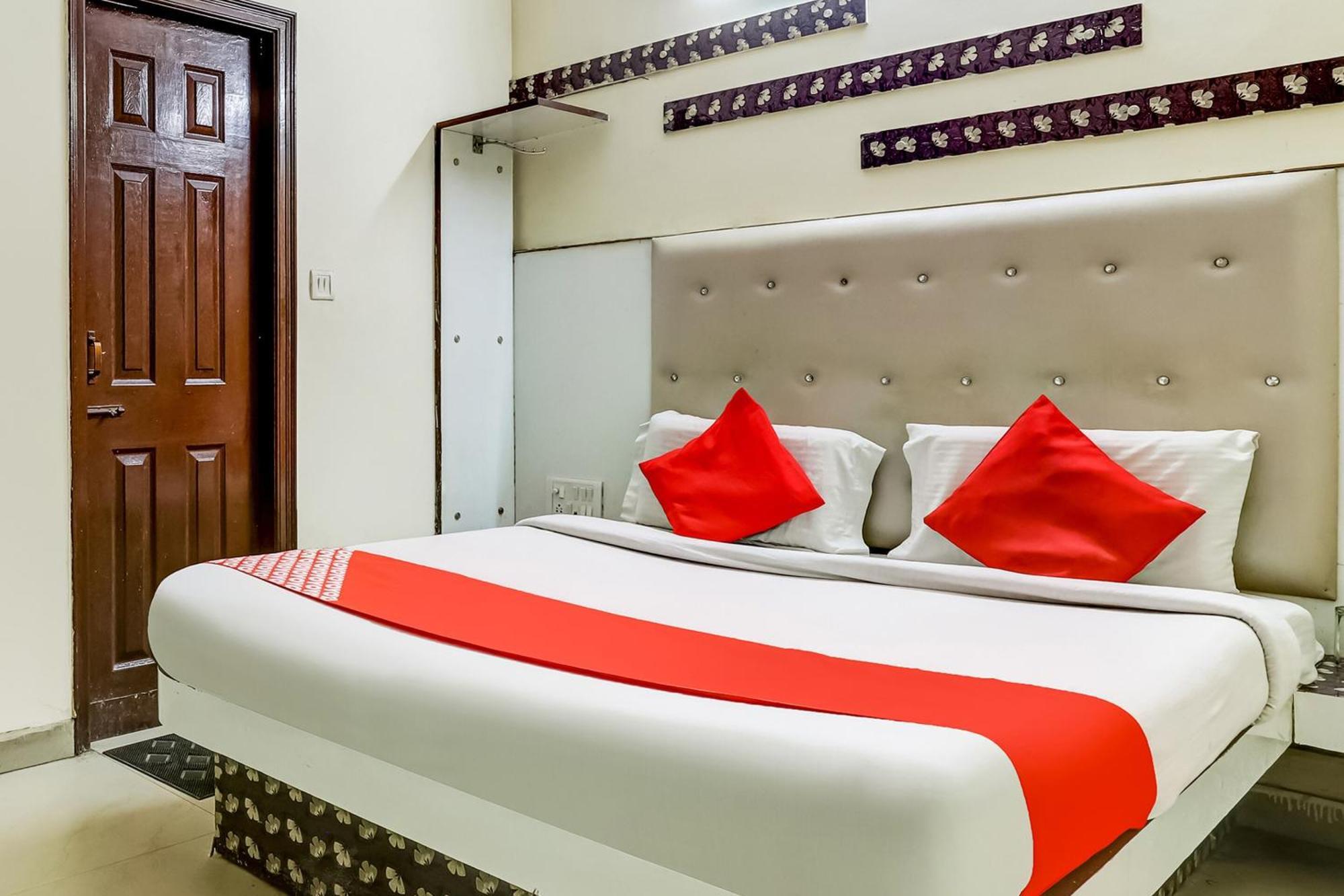 Hotel O Tushar Continental Új-Delhi Kültér fotó