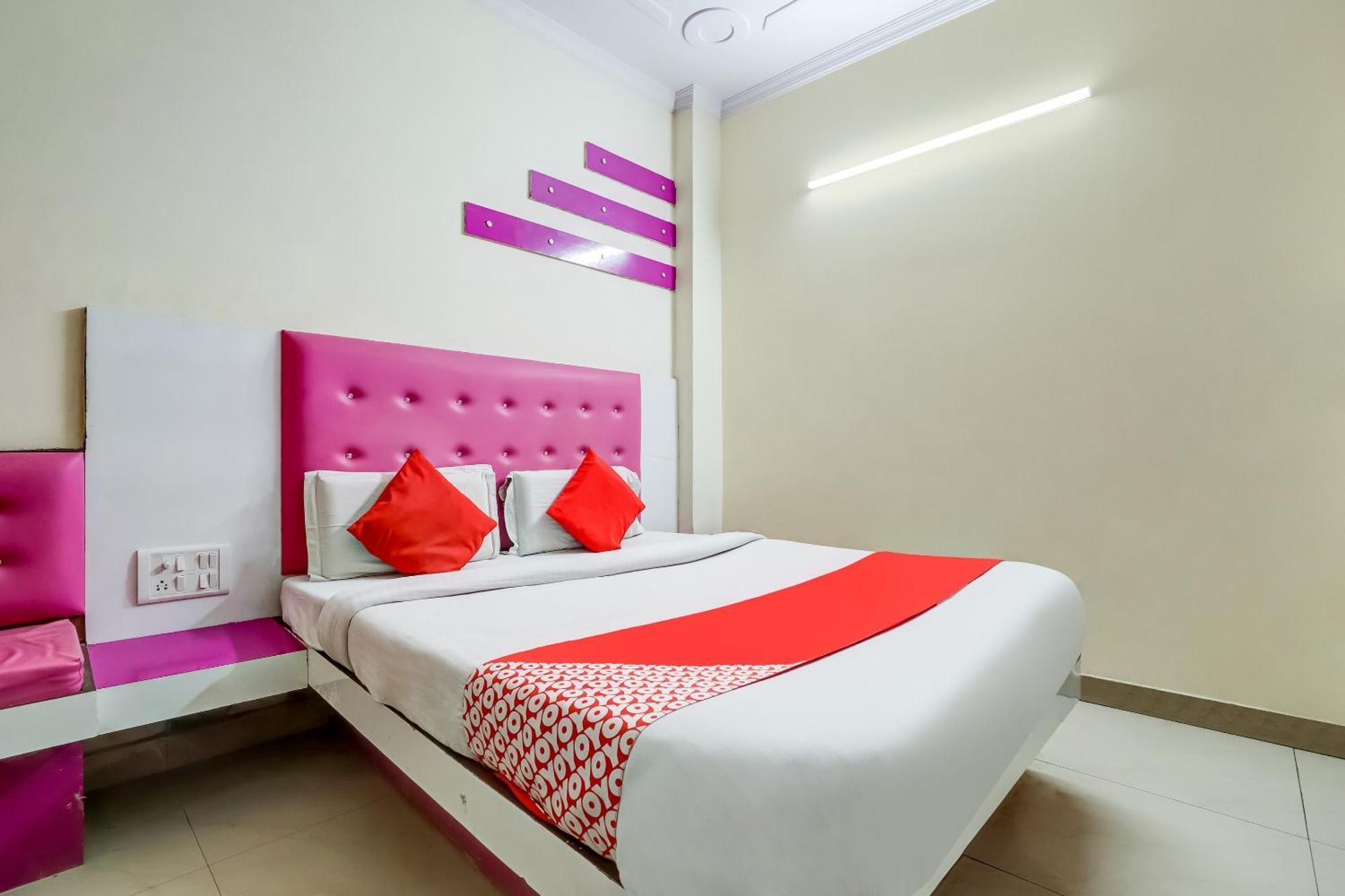 Hotel O Tushar Continental Új-Delhi Kültér fotó