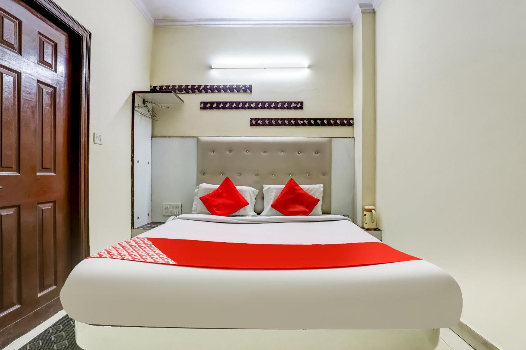 Hotel O Tushar Continental Új-Delhi Kültér fotó