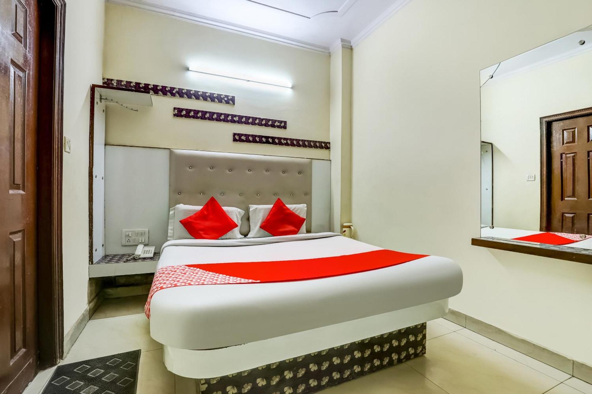Hotel O Tushar Continental Új-Delhi Kültér fotó