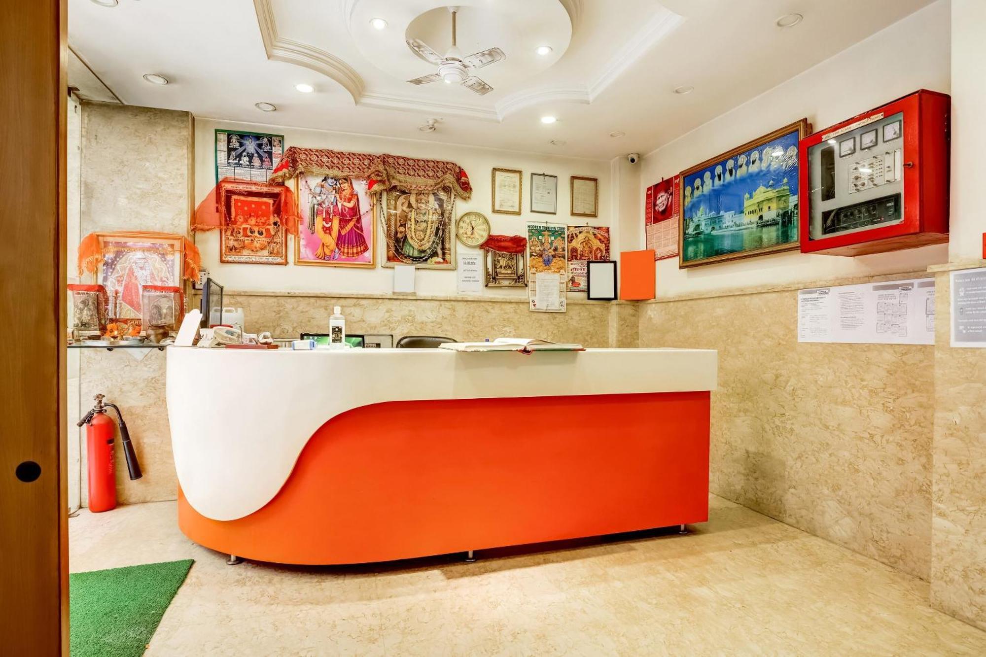 Hotel O Tushar Continental Új-Delhi Kültér fotó