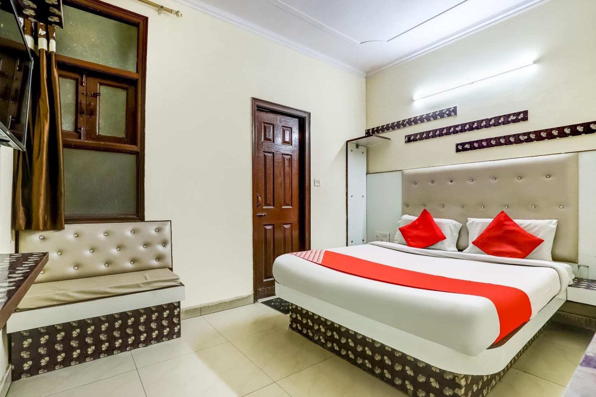 Hotel O Tushar Continental Új-Delhi Kültér fotó