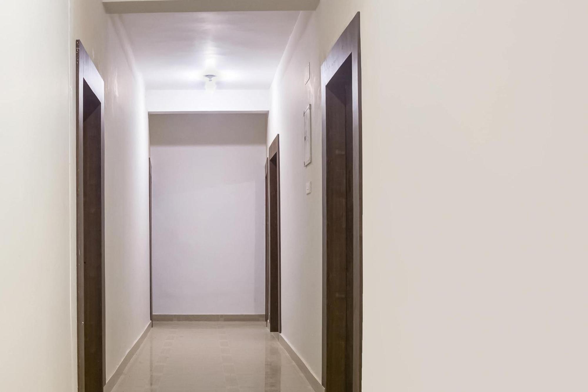 Hotel O Tushar Continental Új-Delhi Kültér fotó