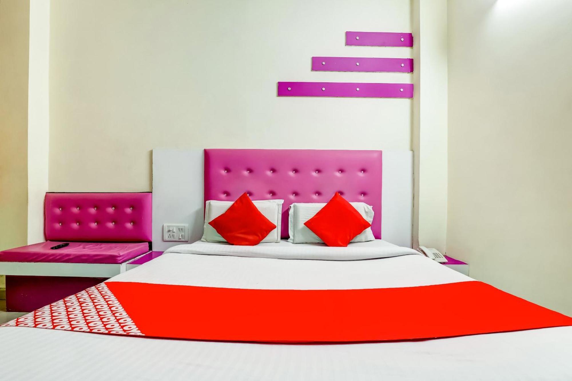 Hotel O Tushar Continental Új-Delhi Kültér fotó