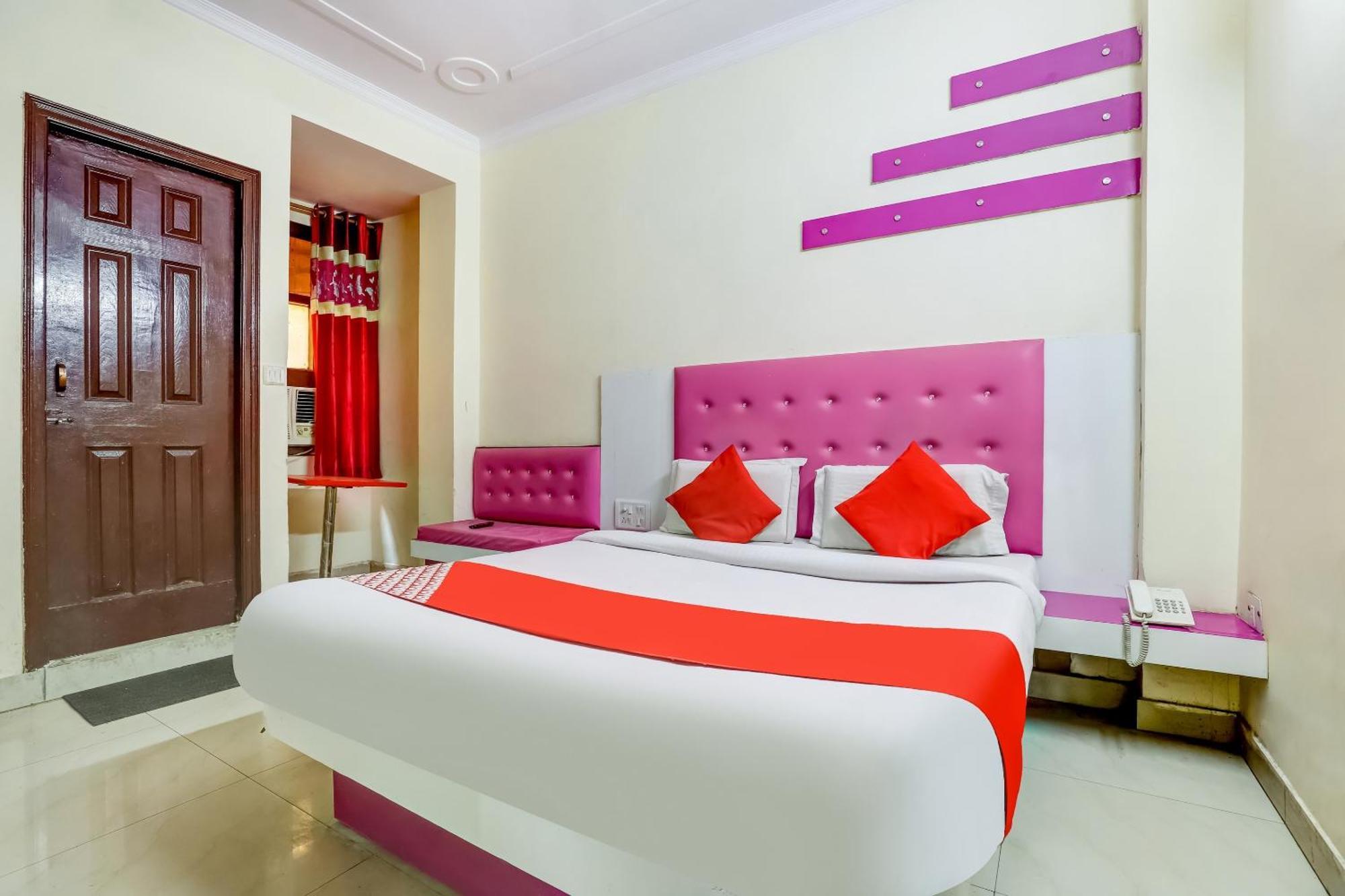 Hotel O Tushar Continental Új-Delhi Kültér fotó