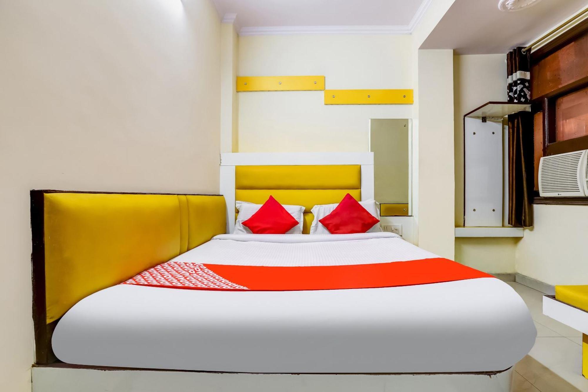 Hotel O Tushar Continental Új-Delhi Kültér fotó
